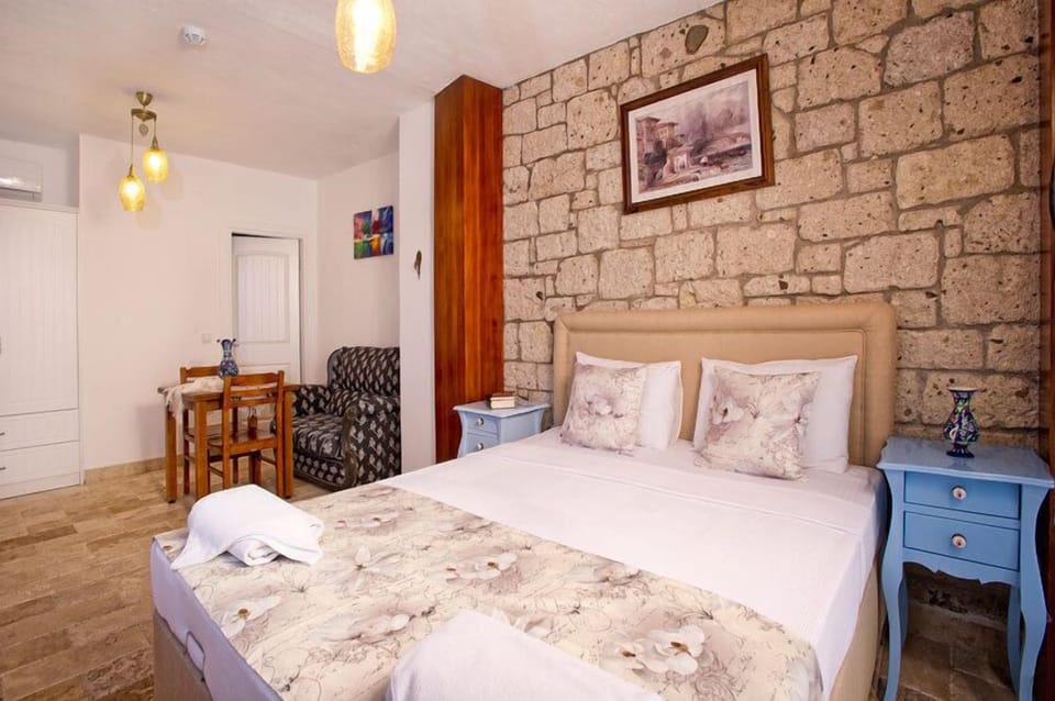 Apartment | 1 bedroom, in-room safe, desk, iron/ironing board