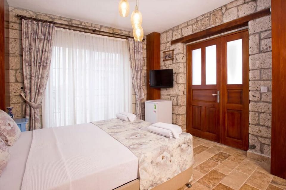 1 bedroom, in-room safe, desk, iron/ironing board