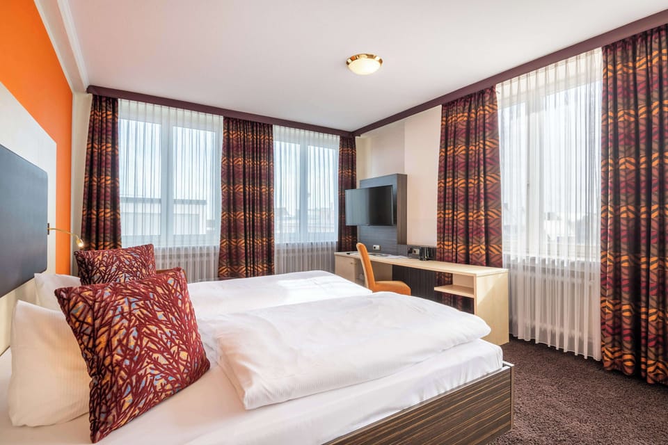 Hypo-allergenic bedding, in-room safe, individually furnished, desk