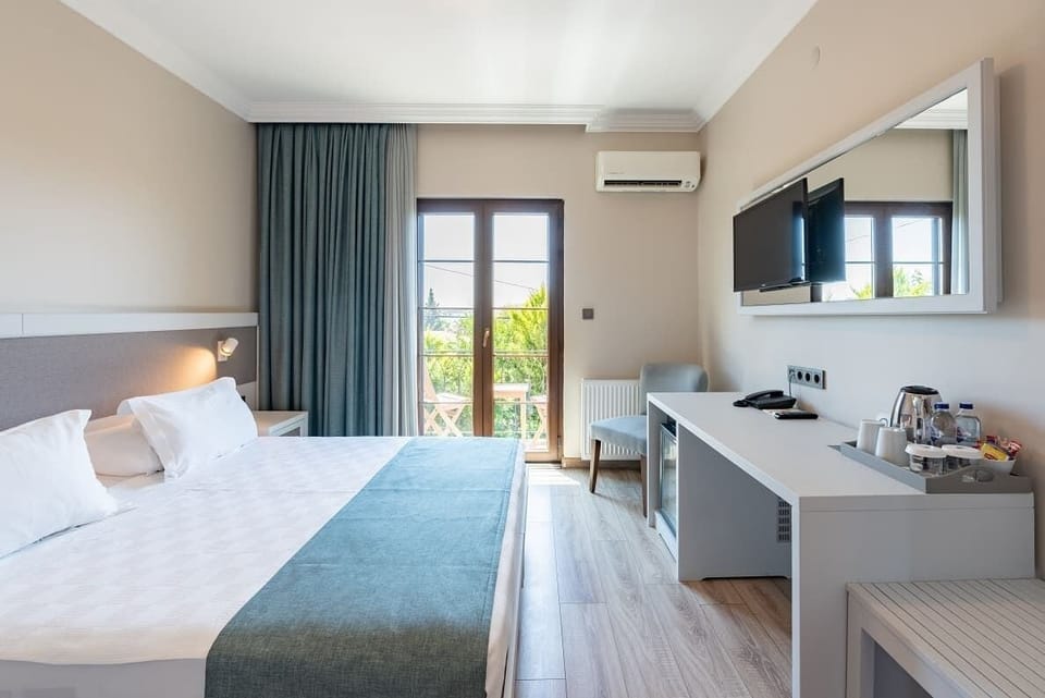 Deluxe Double or Twin Room, 1 Double or 2 Twin Beds, Balcony | Premium bedding, minibar, in-room safe, desk