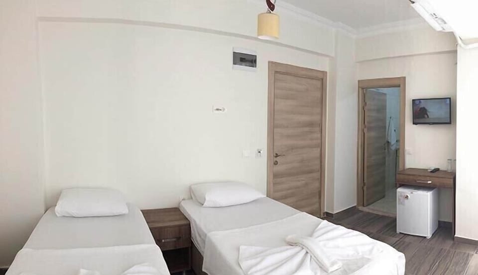 Standard Double or Twin Room | WiFi (free), bed sheets