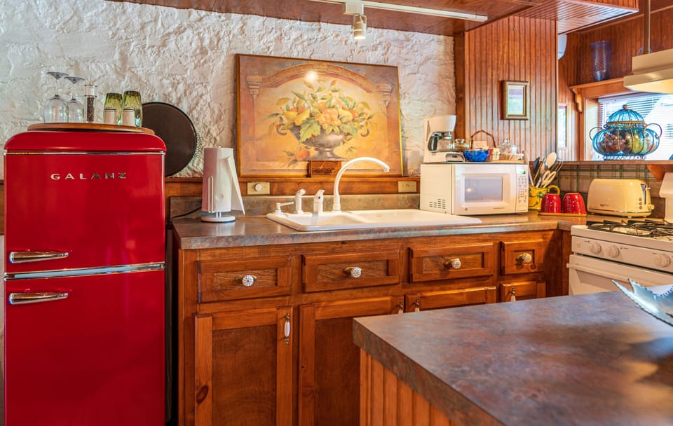 Studio Suite, Private Bathroom (Zelda's Studio) | Private kitchen | Fridge, microwave, coffee/tea maker, electric kettle