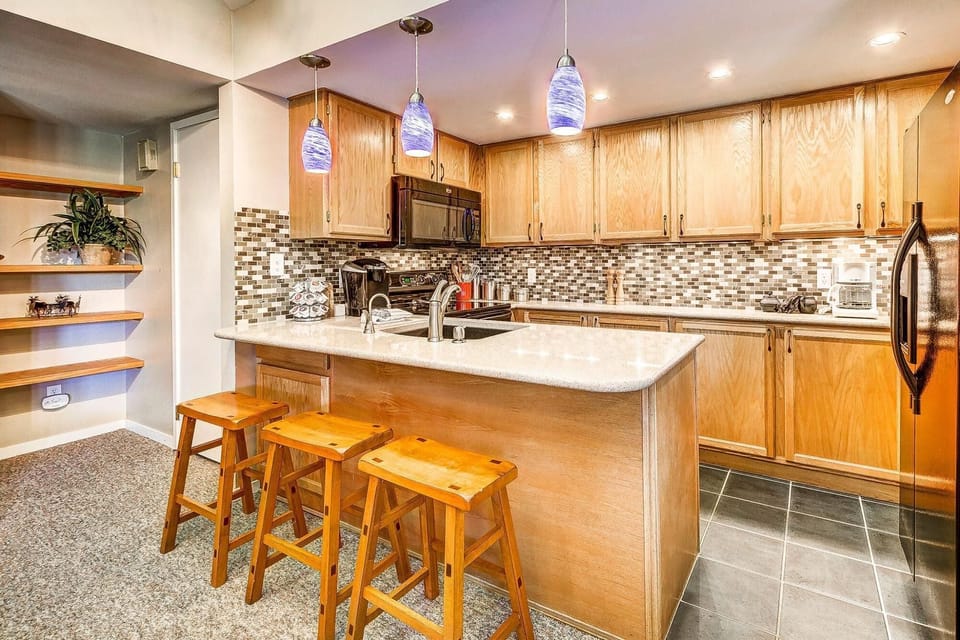 Condo, 2 Bedrooms | Private kitchen | Full-size fridge, microwave, oven, stovetop