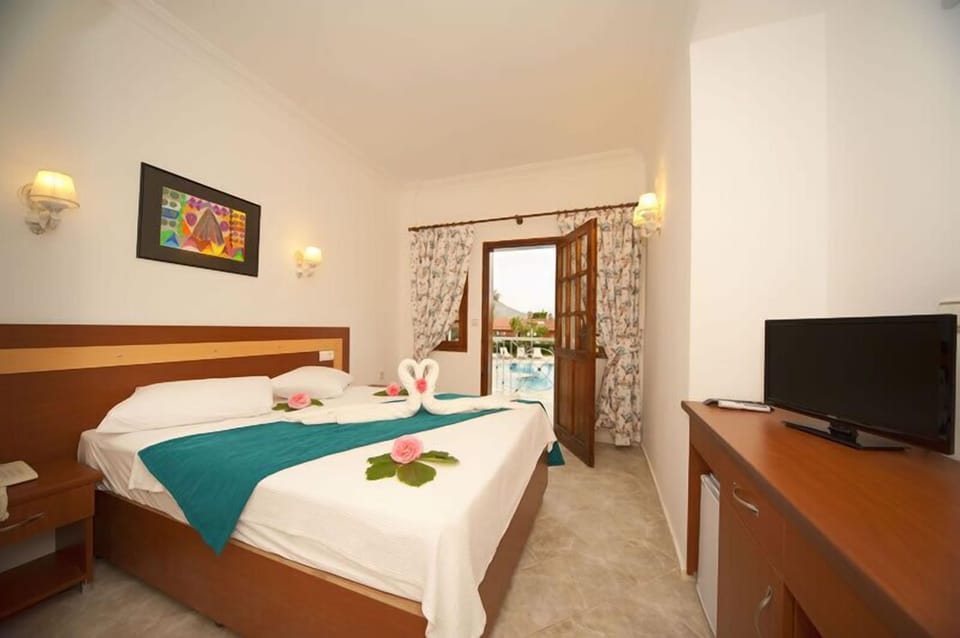 Minibar, in-room safe, desk, free cribs/infant beds