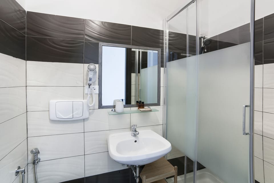Shower, towels
