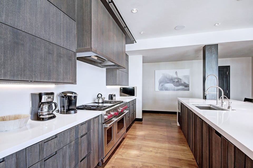 Condo, 5 Bedrooms | Private kitchen | Fridge, microwave, oven, stovetop