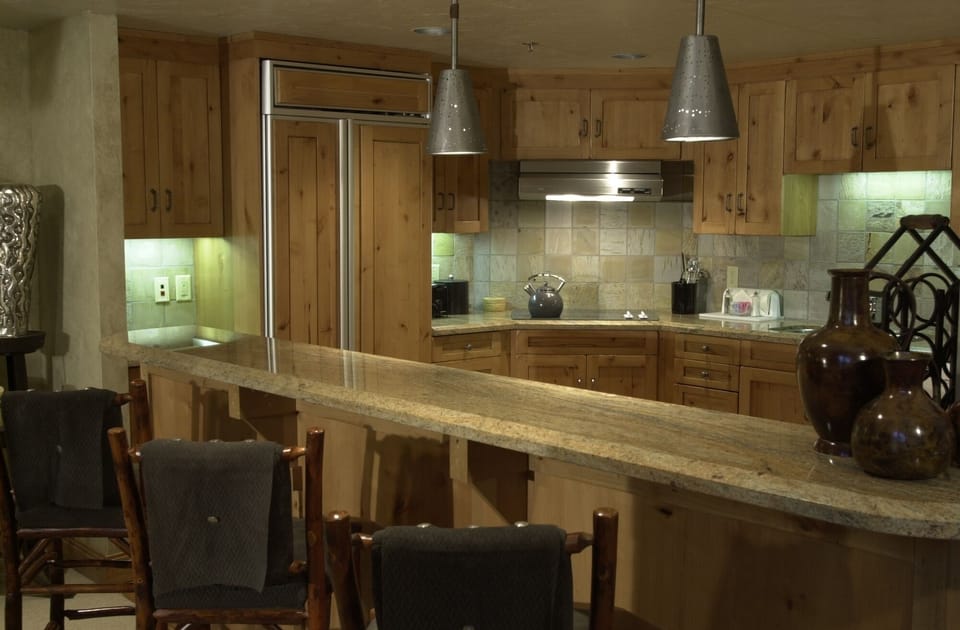 Condo, 3 Bedrooms | Private kitchen | Fridge, microwave, oven, coffee/tea maker
