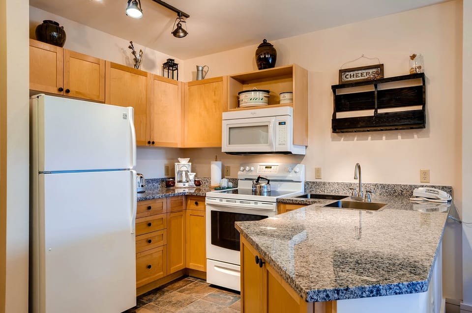 Condo, 1 Bedroom | Private kitchen | Full-size fridge, microwave, oven, stovetop