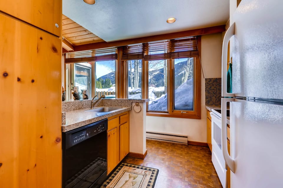 Condo, 1 Bedroom | Private kitchen | Full-size fridge, microwave, oven, stovetop