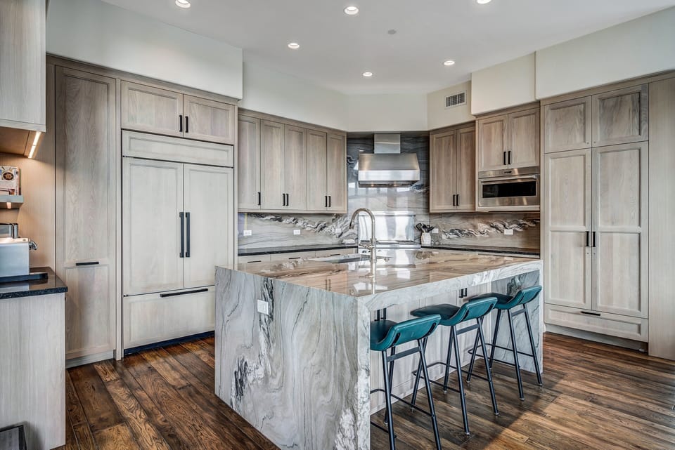 Townhome, 5 Bedrooms | Private kitchen | Full-size fridge, microwave, oven, stovetop