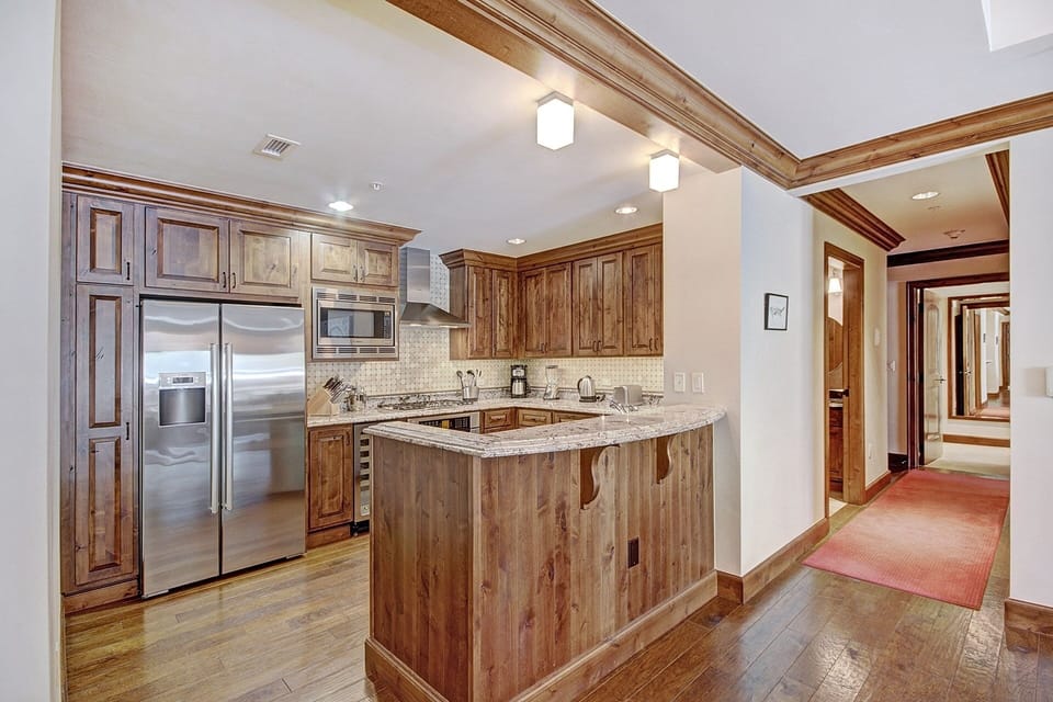 Condo, 3 Bedrooms | Private kitchen | Full-size fridge, microwave, oven, stovetop