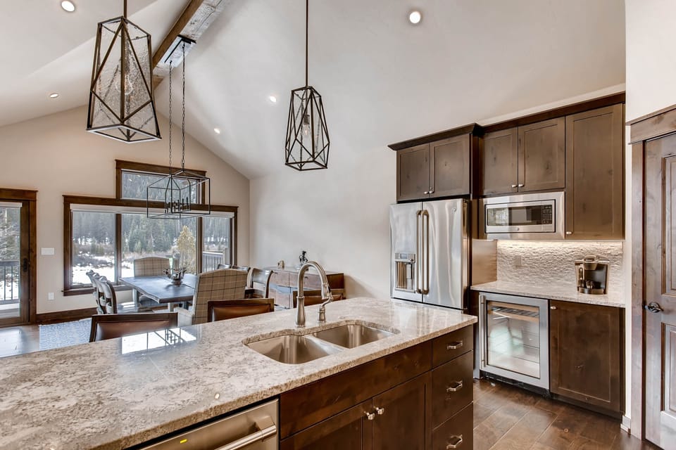 Townhome, 3 Bedrooms | Private kitchen | Full-size fridge, microwave, oven, stovetop
