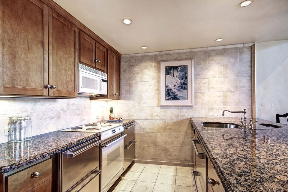 Condo, 2 Bedrooms | Private kitchen | Full-size fridge, microwave, oven, stovetop