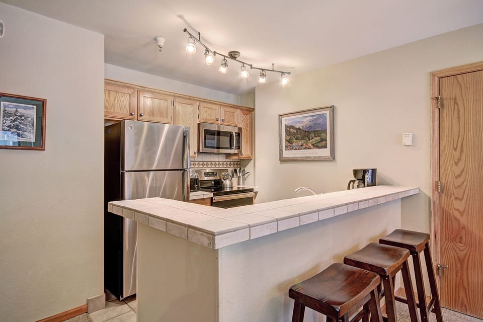 Condo, 1 Bedroom | Private kitchen | Full-size fridge, microwave, oven, stovetop