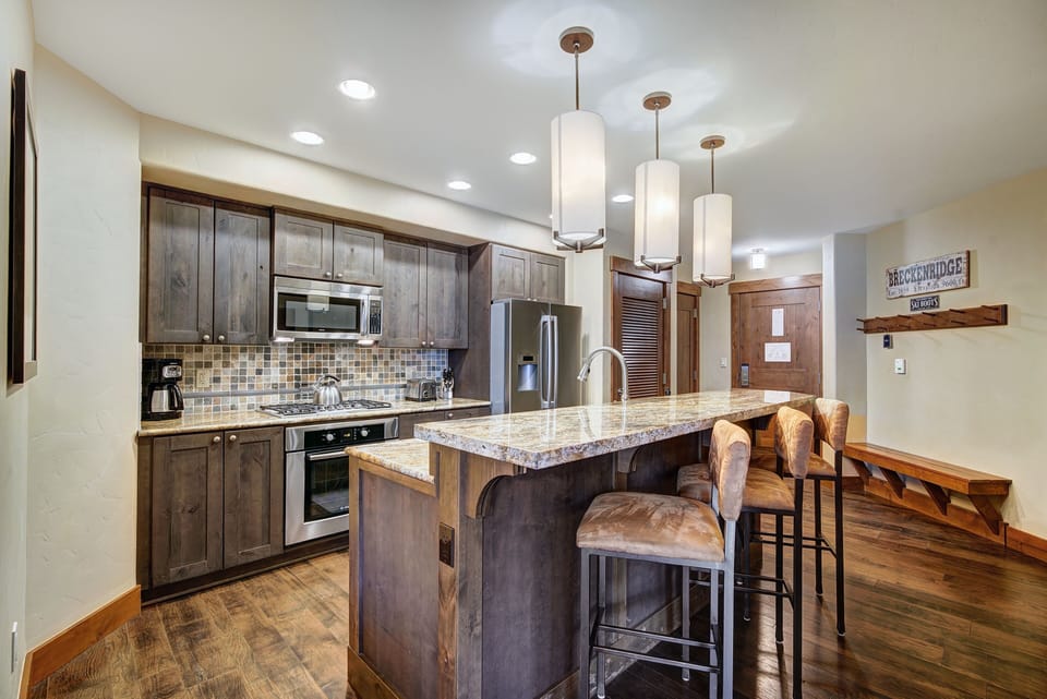 Condo, 2 Bedrooms | Private kitchen | Full-size fridge, microwave, oven, stovetop