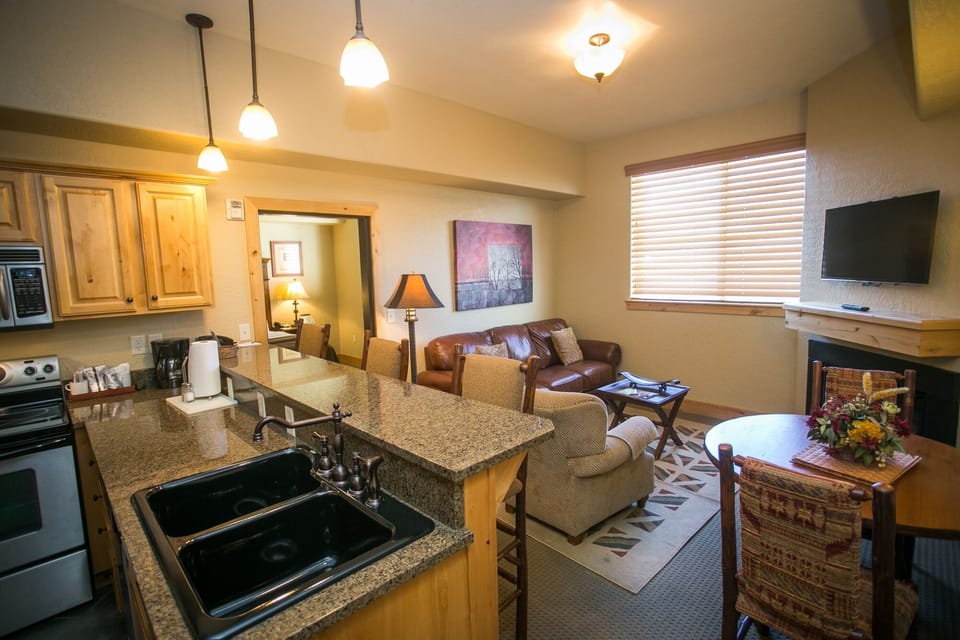 Condo, 1 Bedroom | Private kitchen | Full-size fridge, microwave, oven, stovetop