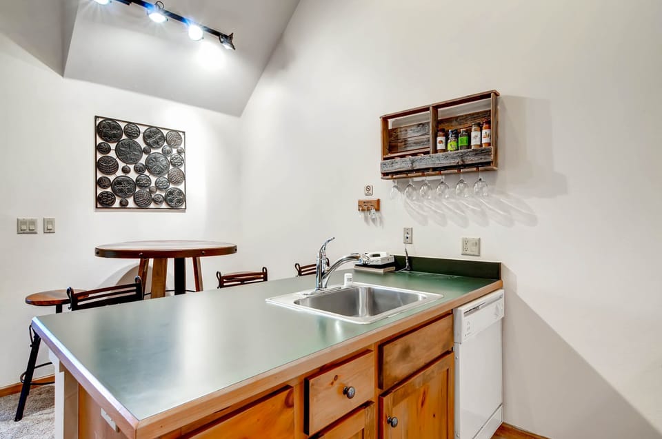 Condo, 1 Bedroom | Private kitchen | Full-size fridge, microwave, oven, stovetop