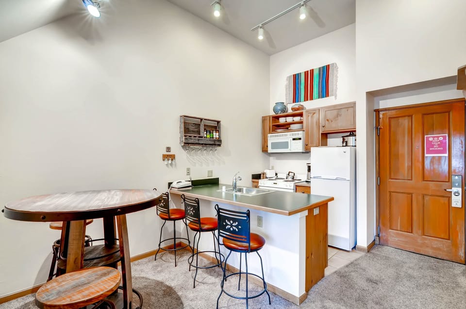 Condo, 1 Bedroom | Private kitchen | Full-size fridge, microwave, oven, stovetop