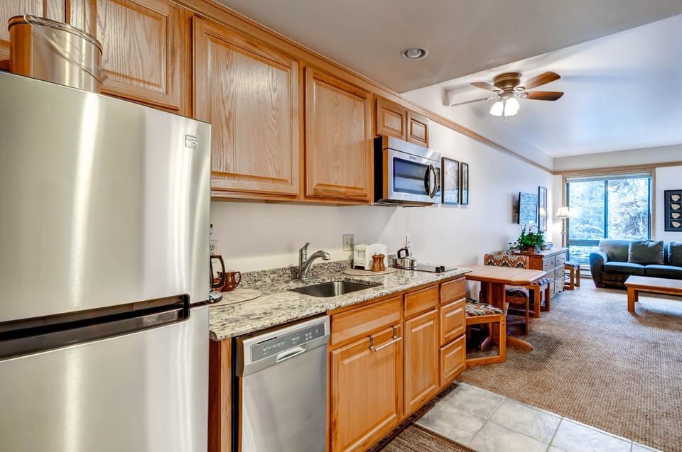 Studio | Private kitchen | Full-size fridge, microwave, oven, dishwasher
