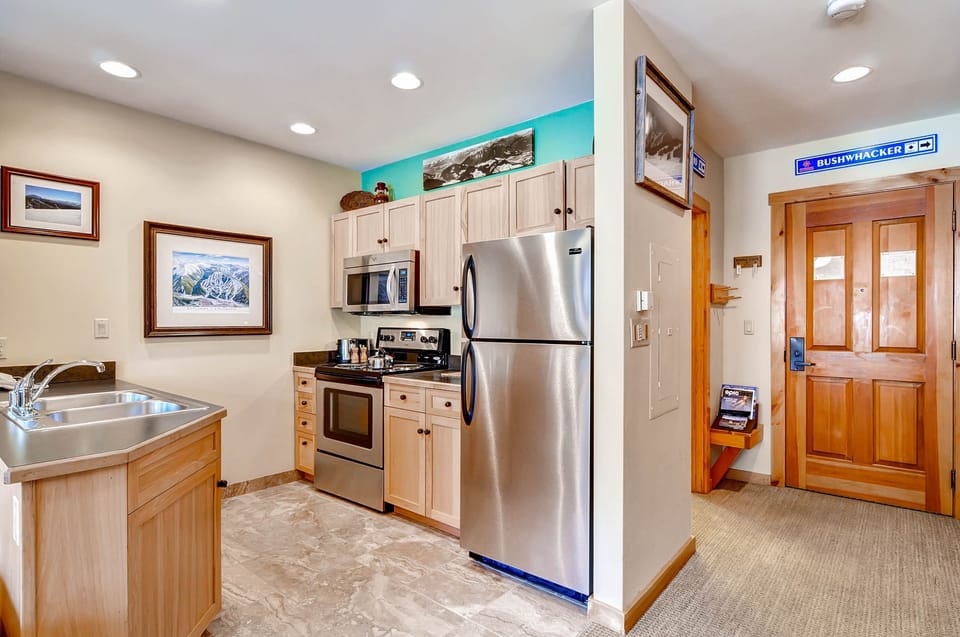 Studio | Private kitchen | Full-size fridge, microwave, oven, dishwasher