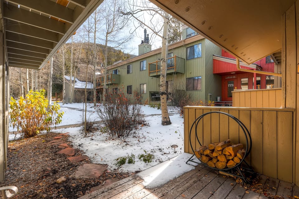 Condo, 2 Bedrooms | Property grounds