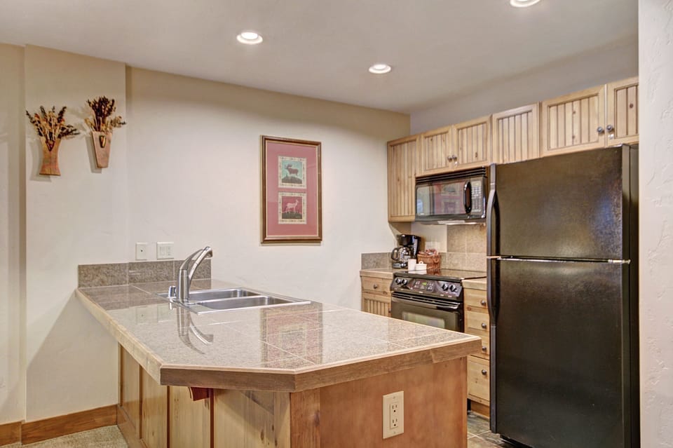 Condo, 1 Bedroom | Private kitchen | Full-size fridge, microwave, oven, dishwasher