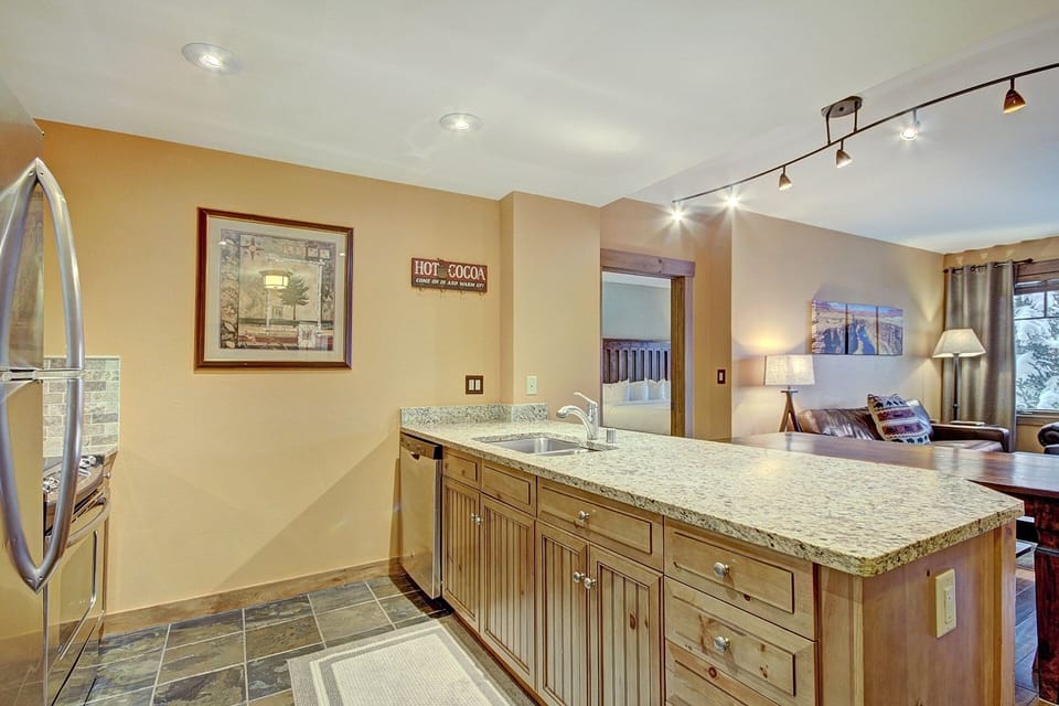Apartment, 2 Bedrooms | Private kitchen | Full-size fridge, microwave, oven, stovetop