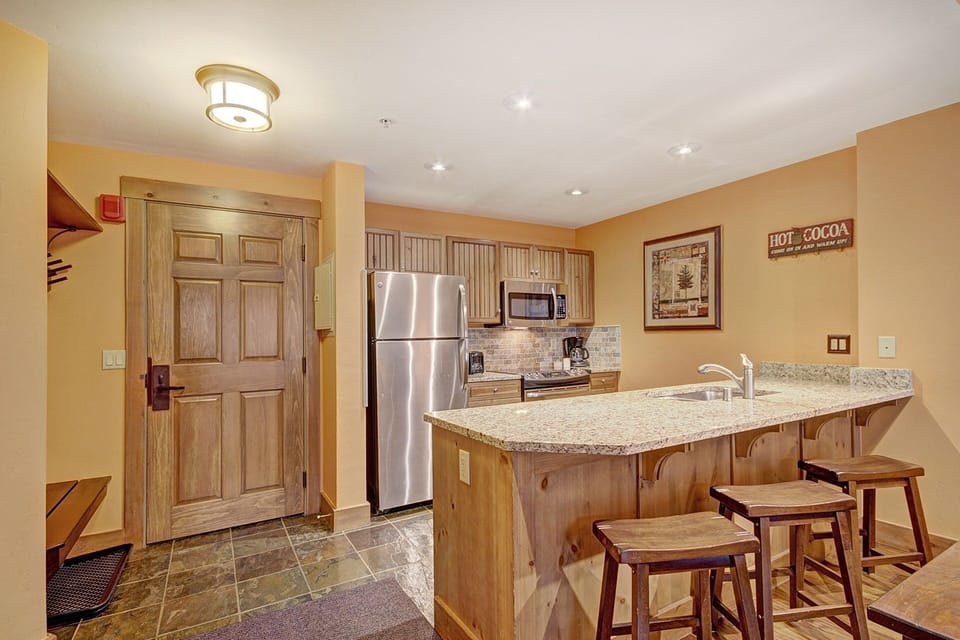 Apartment, 2 Bedrooms | Private kitchen | Full-size fridge, microwave, oven, stovetop