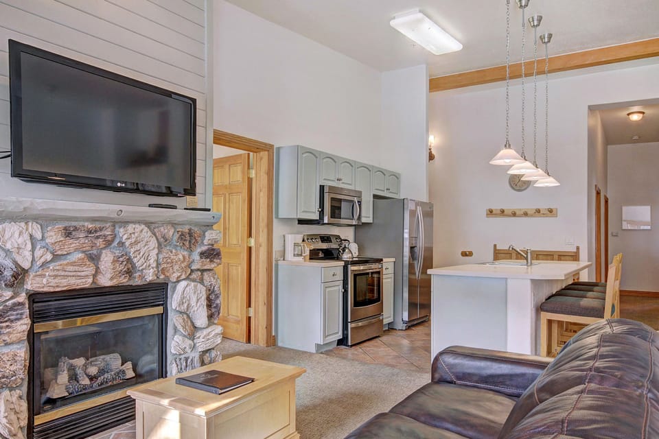 Condo, 3 Bedrooms | Living area | Flat-screen TV