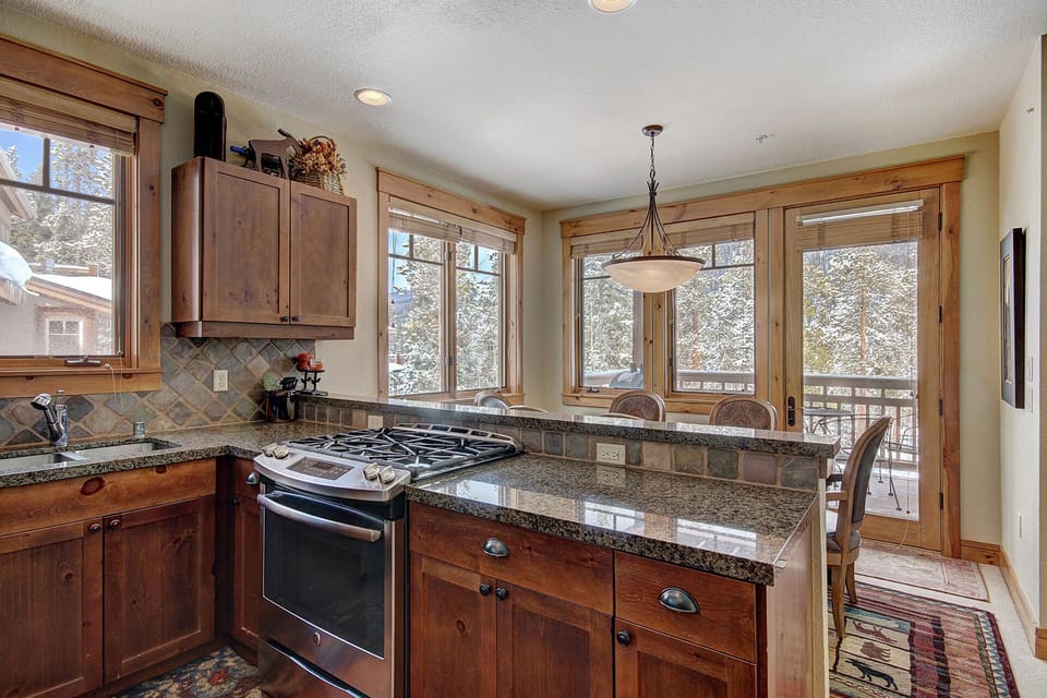 Townhome, 2 Bedrooms | Private kitchen | Full-size fridge, microwave, oven, stovetop
