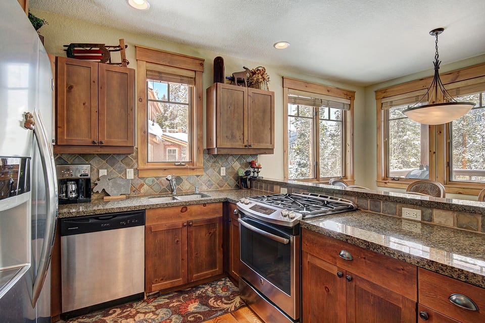 Townhome, 2 Bedrooms | Private kitchen | Full-size fridge, microwave, oven, stovetop
