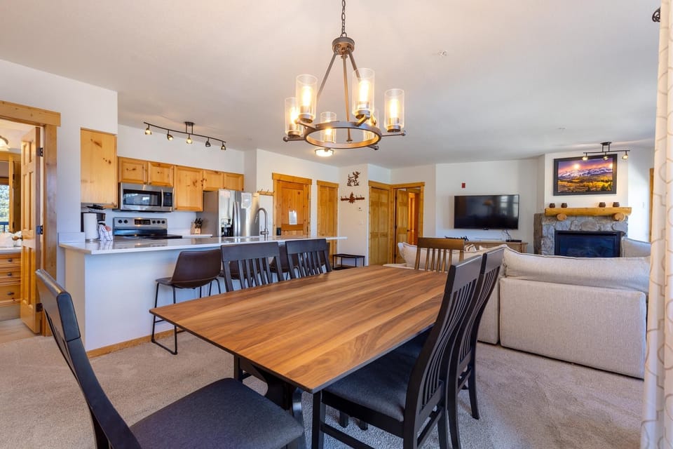 Condo, 3 Bedrooms | Dining