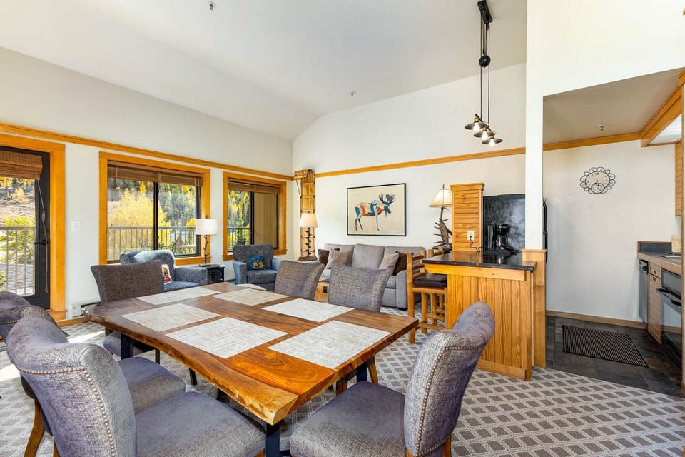 Condo, 2 Bedrooms | Dining