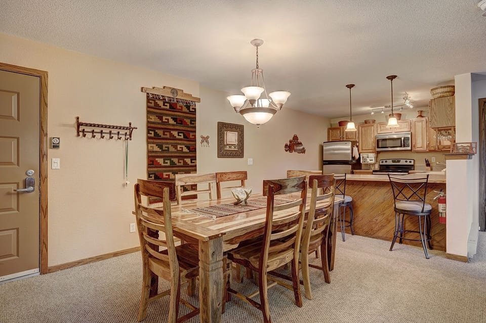 Condo, 2 Bedrooms | Dining