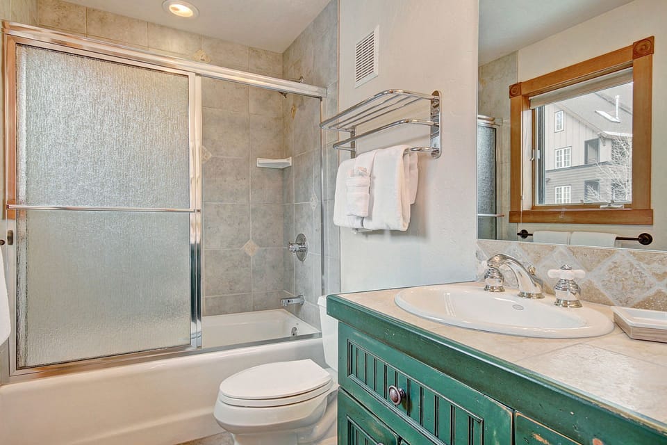 River Run Mill Creek Combo by RedAwning Apartment in Keystone