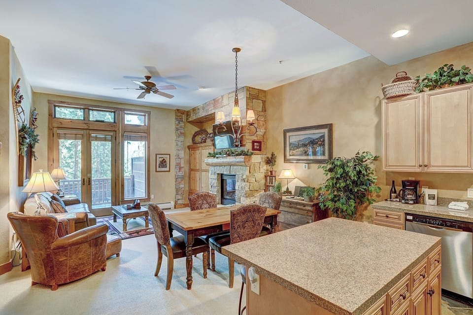 Condo, 1 Bedroom | Private kitchen | Full-size fridge, microwave, oven, stovetop