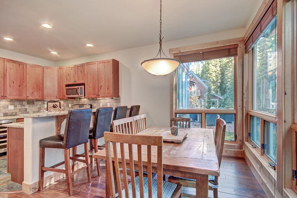 Townhome, 4 Bedrooms | Dining