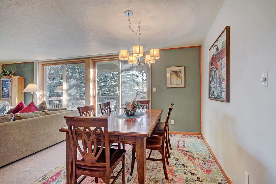 Condo, 2 Bedrooms | Dining