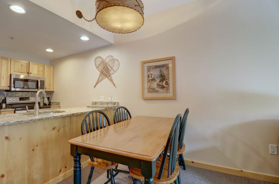 Condo, 1 Bedroom | Dining