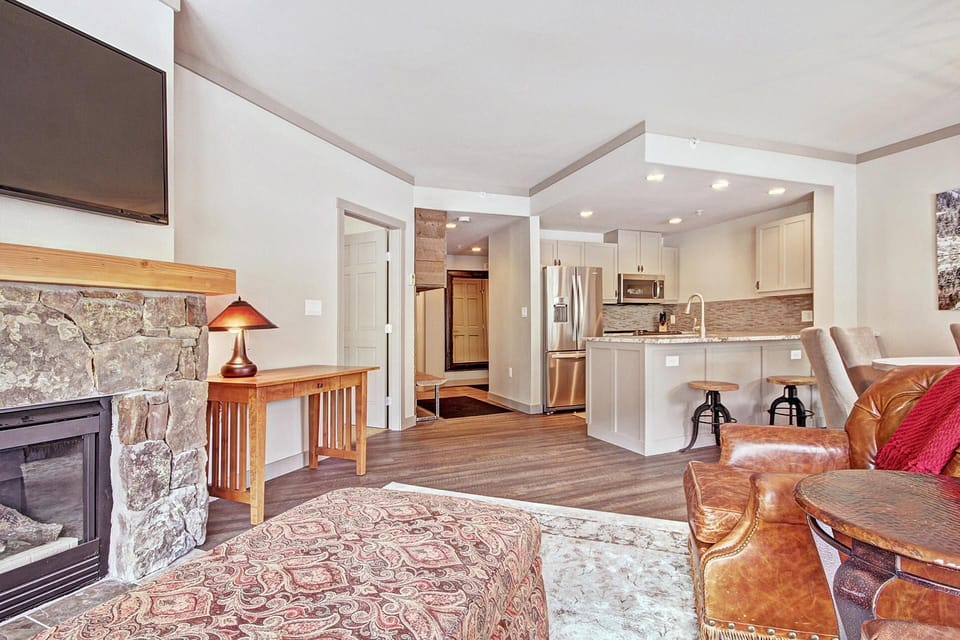Condo, 2 Bedrooms | Interior