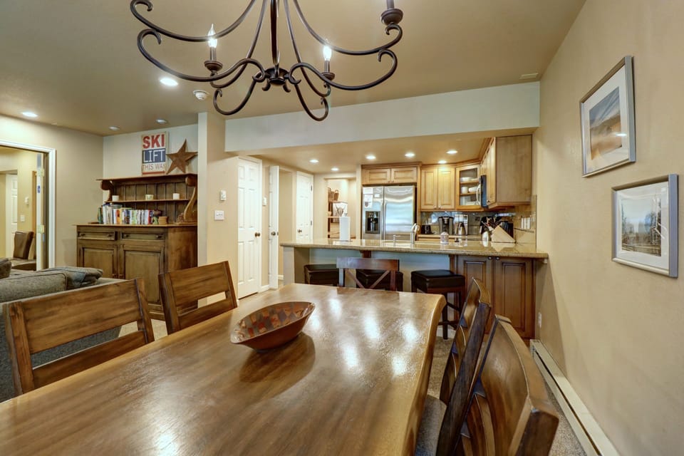 Condo, 3 Bedrooms | Dining