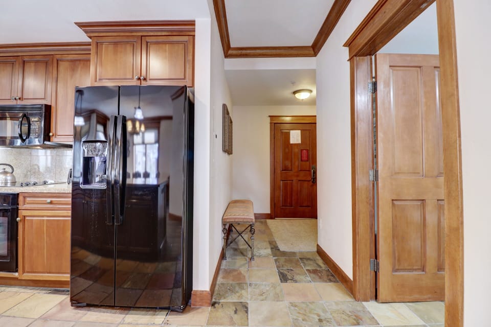 Condo, 2 Bedrooms | Private kitchen | Fridge, microwave, oven, stovetop