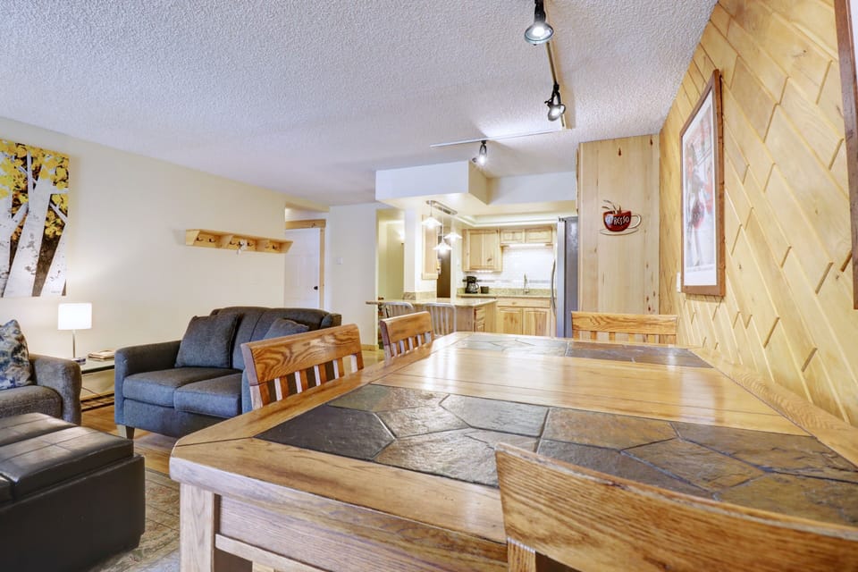 Condo, 1 Bedroom | Dining