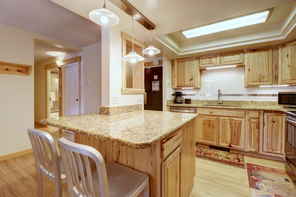 Condo, 1 Bedroom | Private kitchen | Full-size fridge, microwave, oven, stovetop