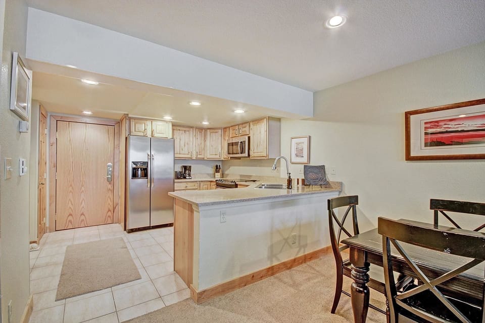 Studio | Private kitchen | Full-size fridge, microwave, oven, stovetop