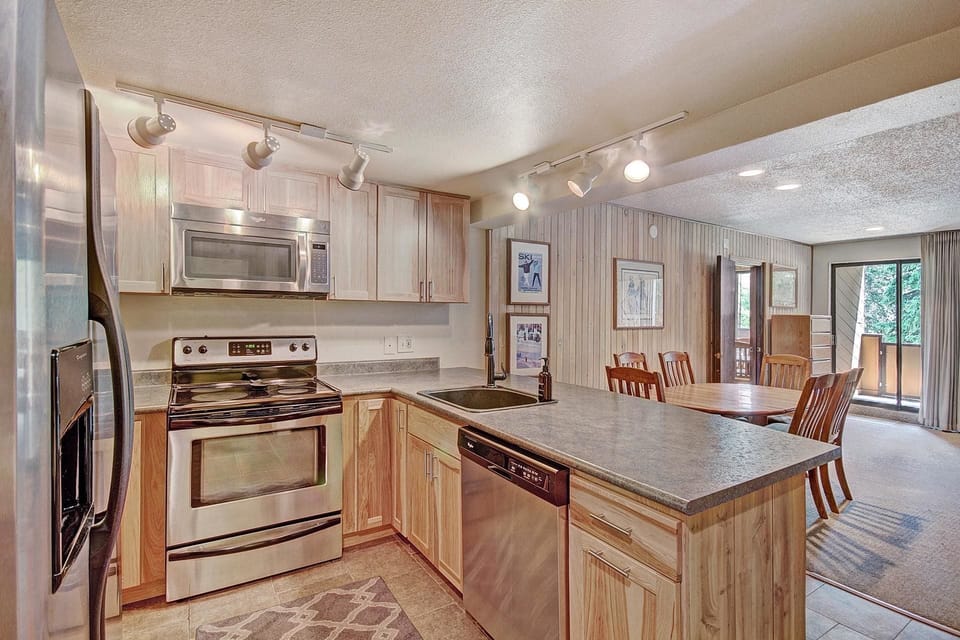 Condo, 1 Bedroom | Private kitchen | Fridge, toaster