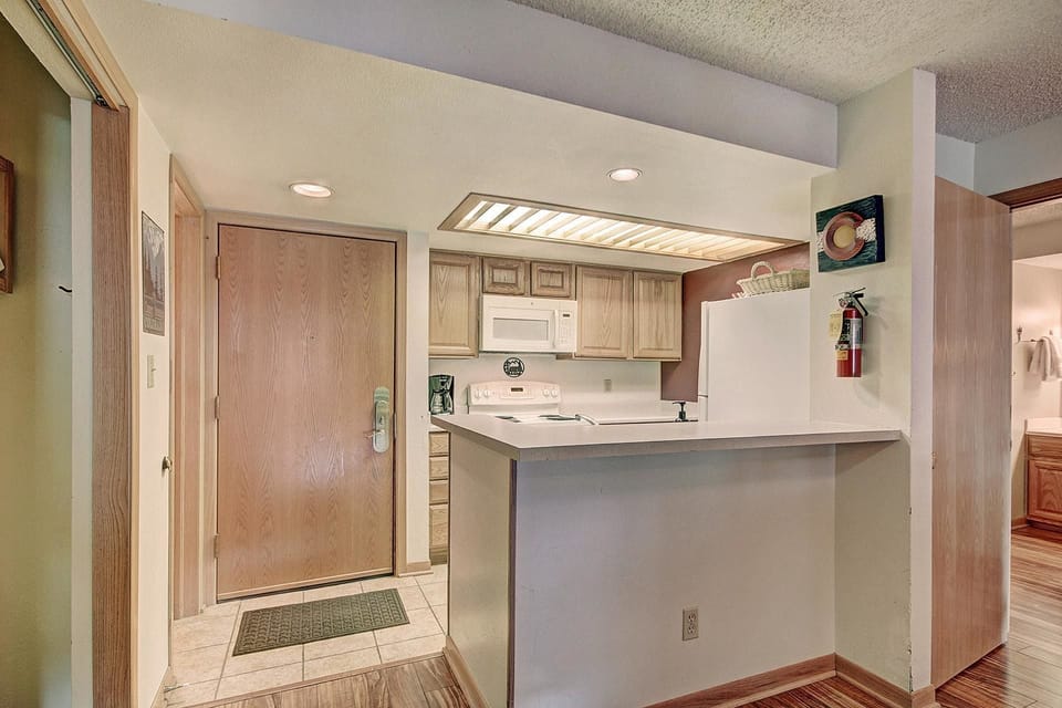 Condo, 1 Bedroom | Private kitchen | Full-size fridge, microwave, oven, stovetop
