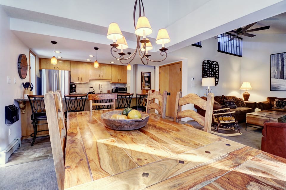 Condo, 2 Bedrooms | Dining