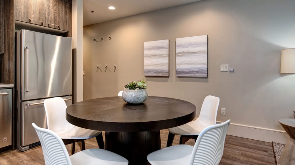 Condo, 3 Bedrooms | Dining