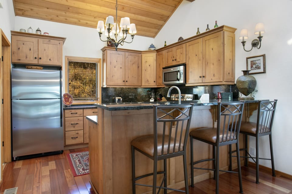Townhome, 3 Bedrooms | Private kitchen | Fridge, microwave, oven, dishwasher